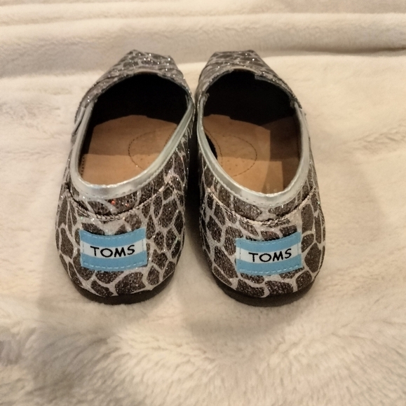 TOMS Women's Classic Giraffe Sparkly Print Shoes - Picture 4 of 6